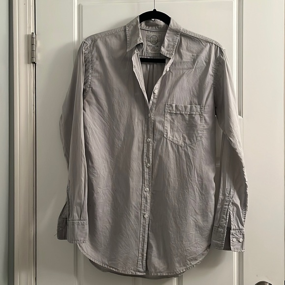 Aritzia Tops - Aritzia Talula long button down Oxford boyfriend shirt. Light grey, no stripes.